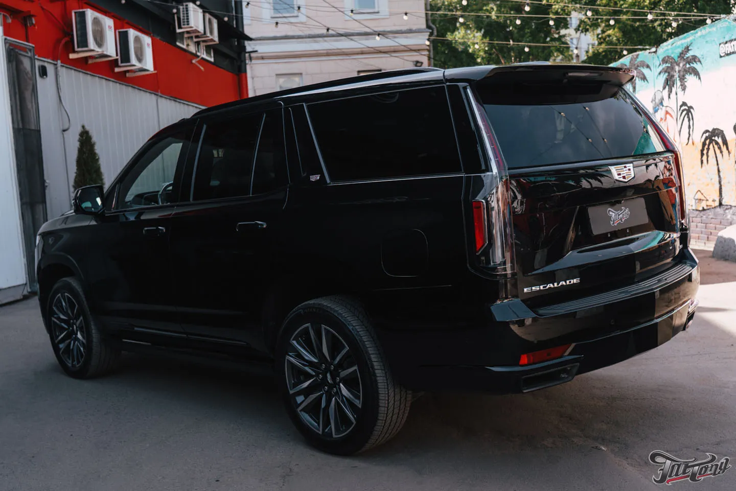 Построили новую выхлопную систему для Cadillac Escalade